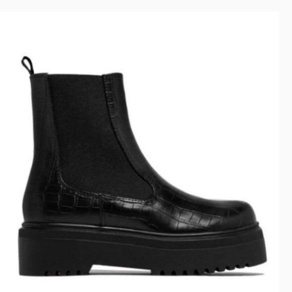 !! NEW !! Black Embossed Croc Pull On Chelsea Lug Sole Boots - Picture 3 of 8
